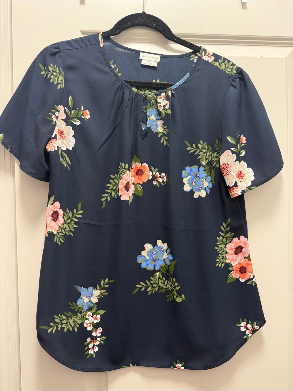 Van Heusen Blouse Women’s Size Small